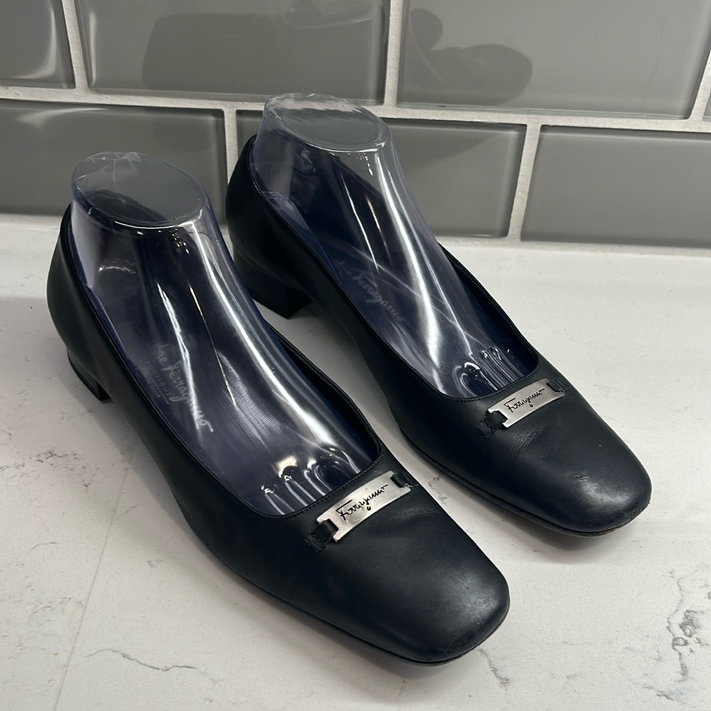 Salvatore Ferragamo Black Plaque‎ Pump Women’s Size 9.5